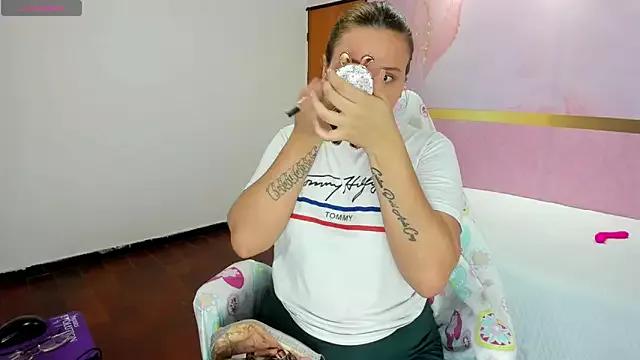 Check-out your craziest wishes with our pick of gaming cams models, featuring big knockers, round tails and tight twats.