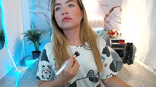 Check-out your craziest wishes with our pick of gaming cams models, featuring big knockers, round tails and tight twats.