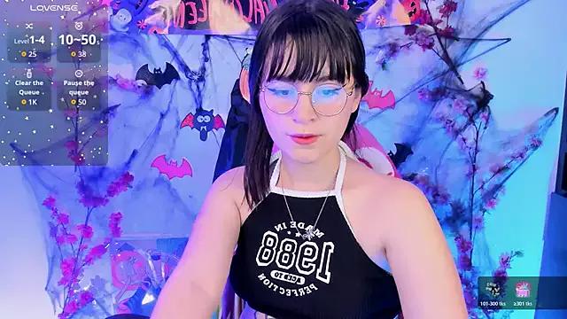 Check-out your craziest wishes with our pick of gaming cams models, featuring big knockers, round tails and tight twats.