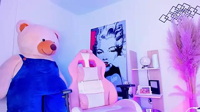 Check-out your craziest wishes with our pick of gaming cams models, featuring big knockers, round tails and tight twats.