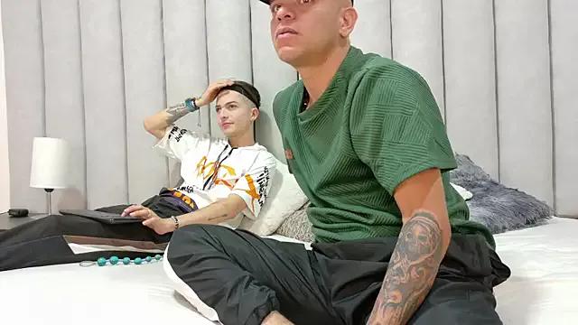 Aaron_and_chris from StripChat is Freechat