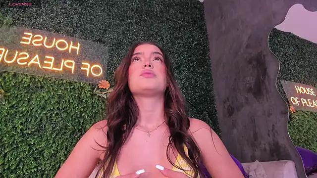 Check-out your craziest wishes with our pick of gaming cams models, featuring big knockers, round tails and tight twats.