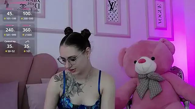 Check-out your craziest wishes with our pick of gaming cams models, featuring big knockers, round tails and tight twats.