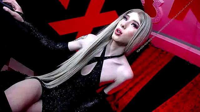 Check-out your craziest wishes with our pick of gaming cams models, featuring big knockers, round tails and tight twats.