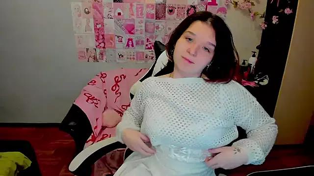 Check-out your craziest wishes with our pick of gaming cams models, featuring big knockers, round tails and tight twats.