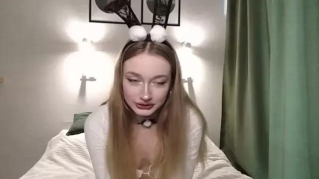 AdelinaMoore from StripChat is Freechat