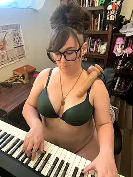 Check-out your craziest wishes with our pick of gaming cams models, featuring big knockers, round tails and tight twats.