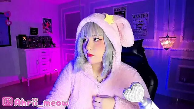 Check-out your craziest wishes with our pick of gaming cams models, featuring big knockers, round tails and tight twats.