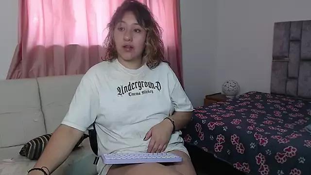 Aiimee_hills from StripChat is Freechat