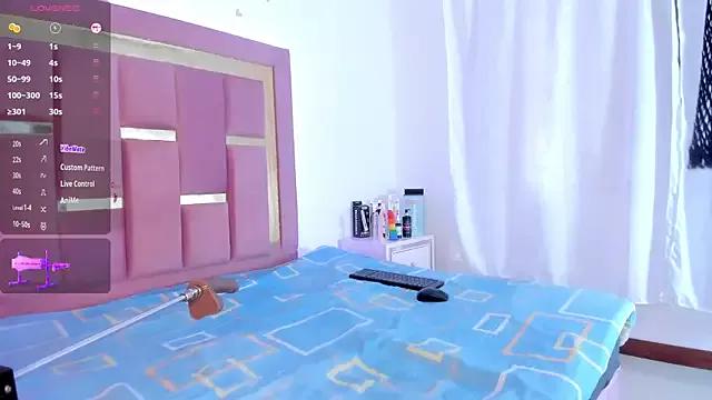 AikoSnow from StripChat is Freechat