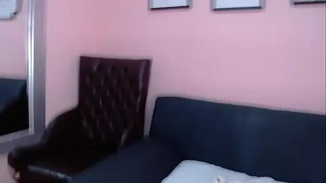 Aitana_brownn from StripChat is Freechat