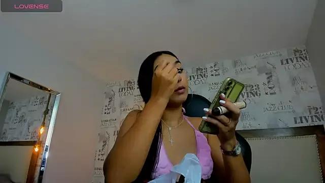 ALAHIACRUZ1 from StripChat is Freechat