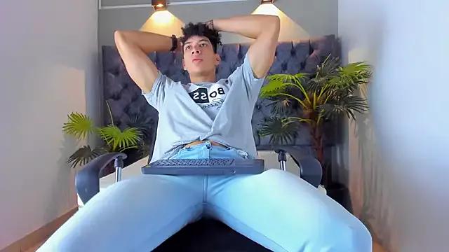 Check-out your craziest wishes with our pick of gaming cams models, featuring big knockers, round tails and tight twats.