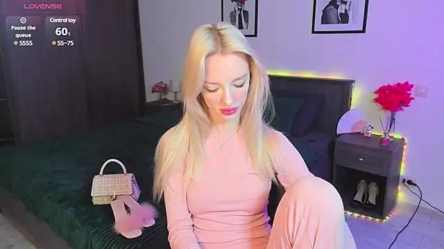 AleksaBlonde from StripChat is Freechat
