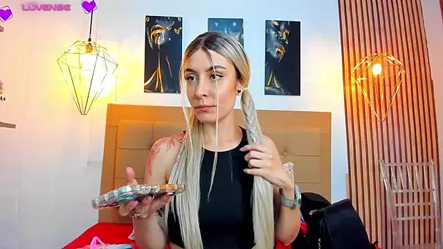 Check-out your craziest wishes with our pick of gaming cams models, featuring big knockers, round tails and tight twats.