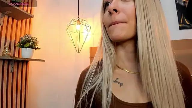alesziarose from StripChat is Freechat