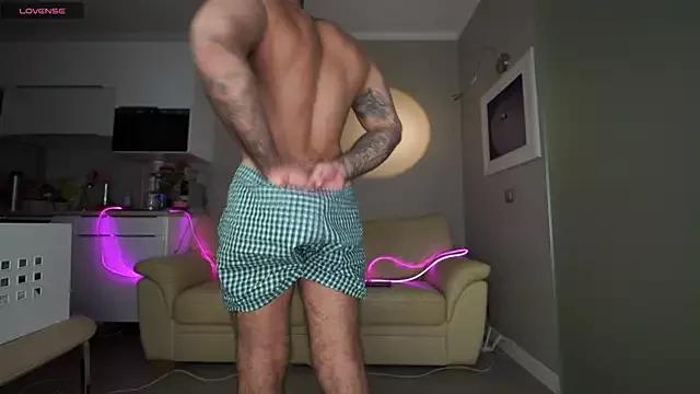 Check-out your craziest wishes with our pick of gaming cams models, featuring big knockers, round tails and tight twats.