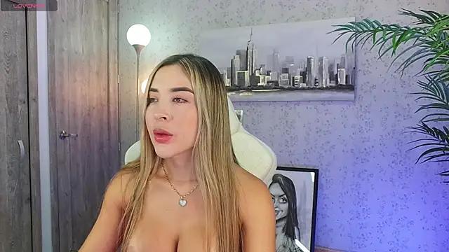 Check-out your craziest wishes with our pick of gaming cams models, featuring big knockers, round tails and tight twats.
