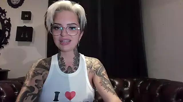 Alexandersonxo from StripChat is Freechat