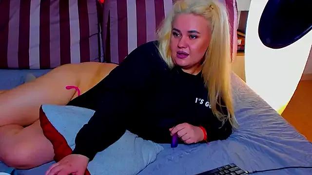 Check-out your craziest wishes with our pick of gaming cams models, featuring big knockers, round tails and tight twats.