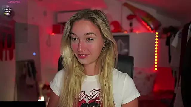 Check-out your craziest wishes with our pick of gaming cams models, featuring big knockers, round tails and tight twats.