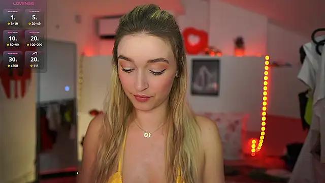 Check-out your craziest wishes with our pick of gaming cams models, featuring big knockers, round tails and tight twats.