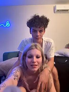 Alice18James from StripChat is Freechat
