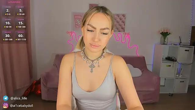 Check-out your craziest wishes with our pick of gaming cams models, featuring big knockers, round tails and tight twats.