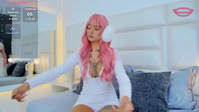 Check-out your craziest wishes with our pick of gaming cams models, featuring big knockers, round tails and tight twats.