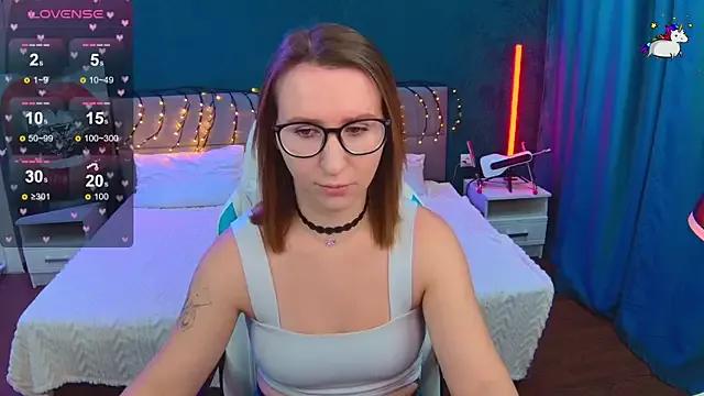 AliceBYKiss from StripChat is Freechat