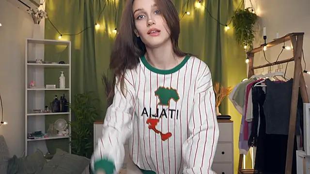 Check-out your craziest wishes with our pick of gaming cams models, featuring big knockers, round tails and tight twats.