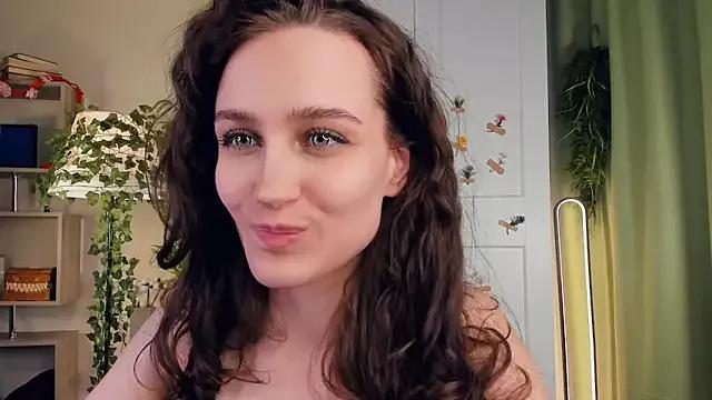 AlicePiercce from StripChat is Freechat