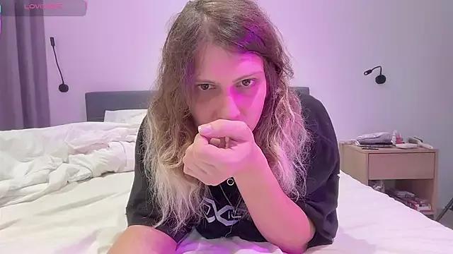 Check-out your craziest wishes with our pick of gaming cams models, featuring big knockers, round tails and tight twats.