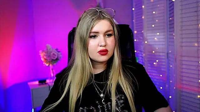 Check-out your craziest wishes with our pick of gaming cams models, featuring big knockers, round tails and tight twats.