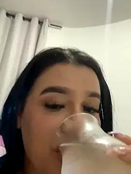 Aliciawhitee from StripChat is Freechat