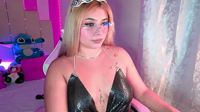 Check-out your craziest wishes with our pick of gaming cams models, featuring big knockers, round tails and tight twats.