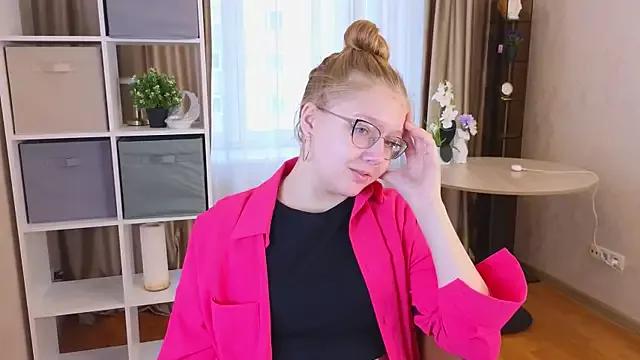 AlinaAldrete from StripChat is Freechat