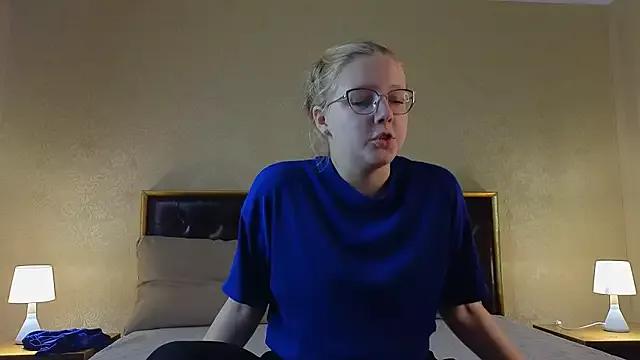 AlinaAldrete from StripChat is Freechat