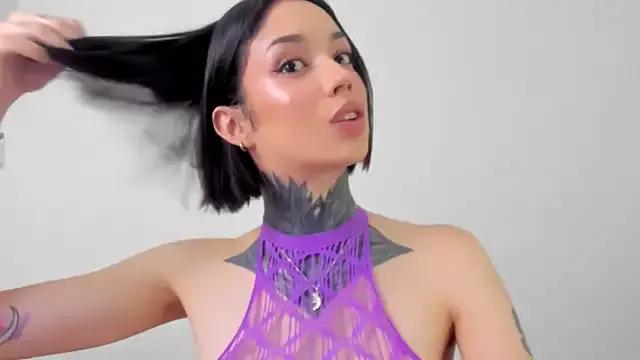 Check-out your craziest wishes with our pick of gaming cams models, featuring big knockers, round tails and tight twats.