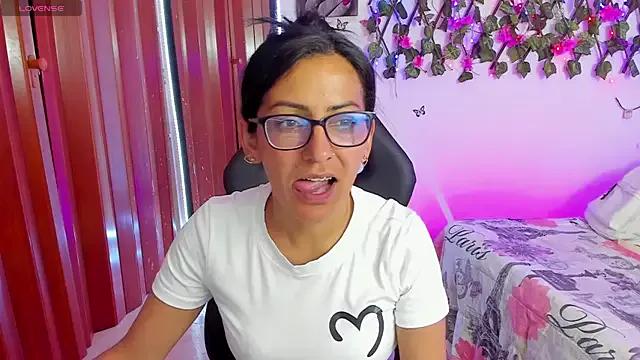 alma_blue from StripChat is Freechat