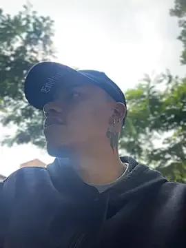 AlphaMasterXxx from StripChat is Freechat