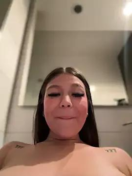 Photos of Alyshanon18 from StripChat is Freechat