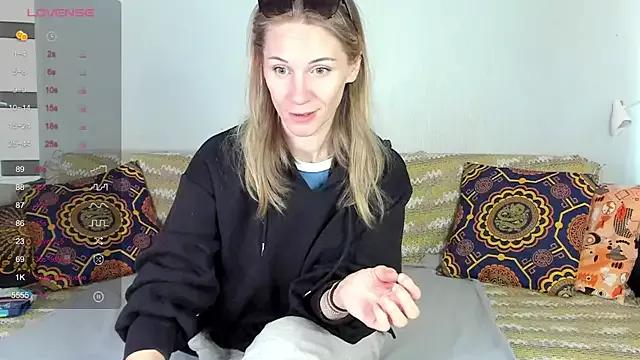 Check-out your craziest wishes with our pick of gaming cams models, featuring big knockers, round tails and tight twats.