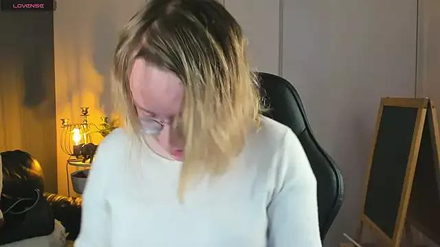 Check-out your craziest wishes with our pick of gaming cams models, featuring big knockers, round tails and tight twats.