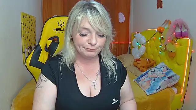 Check-out your craziest wishes with our pick of gaming cams models, featuring big knockers, round tails and tight twats.