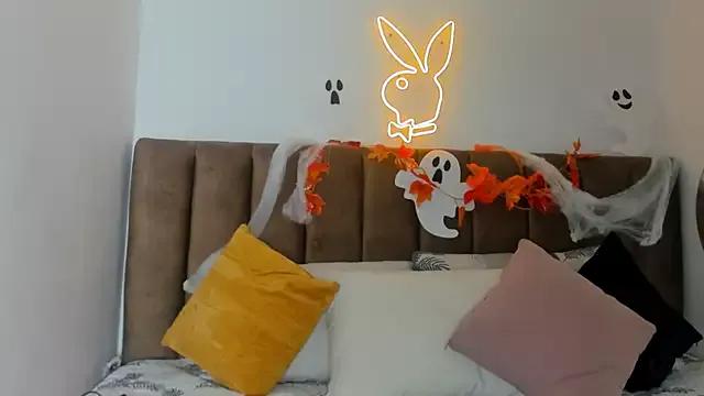 Check-out your craziest wishes with our pick of gaming cams models, featuring big knockers, round tails and tight twats.