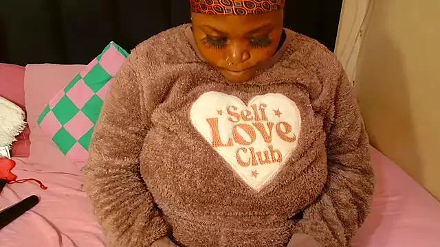 AmazingDarkDoll from StripChat is Freechat