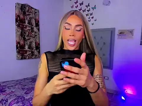 Check-out your craziest wishes with our pick of gaming cams models, featuring big knockers, round tails and tight twats.