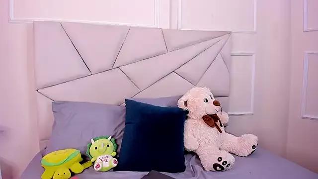 Check-out your craziest wishes with our pick of gaming cams models, featuring big knockers, round tails and tight twats.