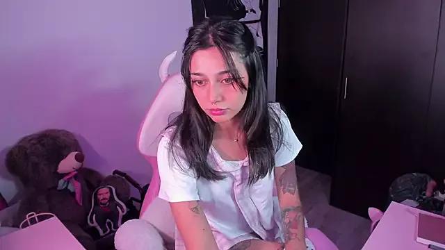 Check-out your craziest wishes with our pick of gaming cams models, featuring big knockers, round tails and tight twats.